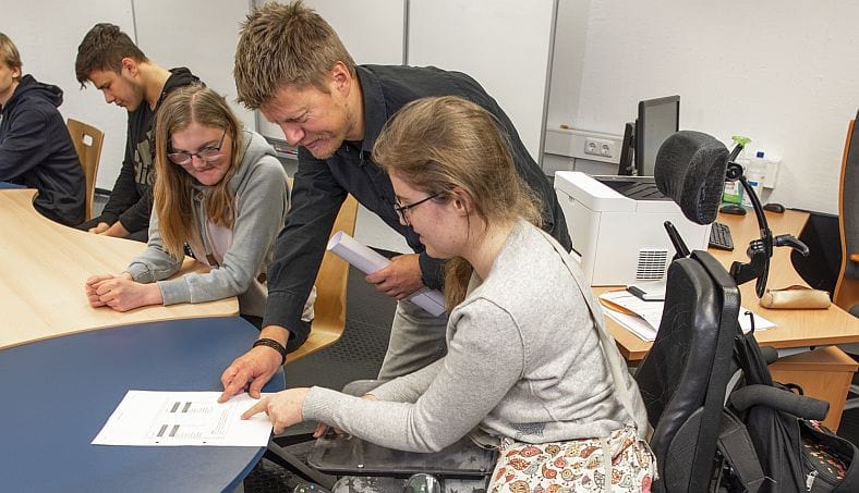 Vorreiter in Westfalen: Werner-Richard-Berufskolleg bietet Höhere Handelsschule als neuen Bildungsgang an
